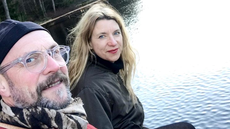 Peter Bengtsson och Jeanette Gostomski har öppnat ett urbant hotell mitt i skogen.