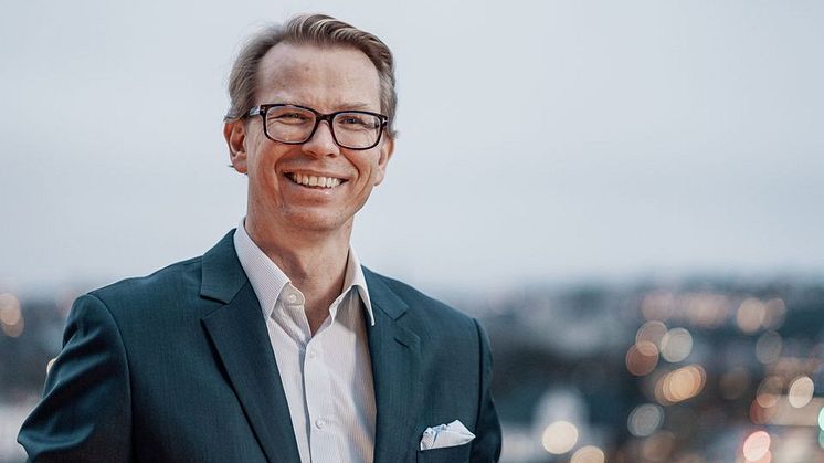 – Oppkjøpet er en stor anerkjennelse av den unike kompetansen Senter for Ledelse besitter og i tråd med PwCs nye globale strategi. I Norge skal vi ansette 1000 nye personer de neste 5 årene, sier administrerende direktør i PwC, Leif Arne Jensen.