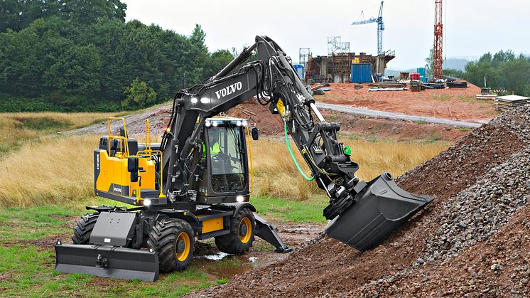 Volvogrävarna EW160E och EW180E håller produktionen i rullning