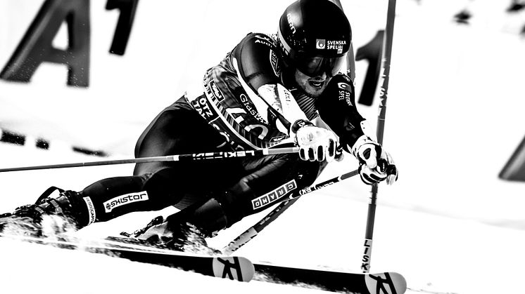 William Hansson kör storslalompremiär i Zinal 7 december. Foto: Bildbyrån