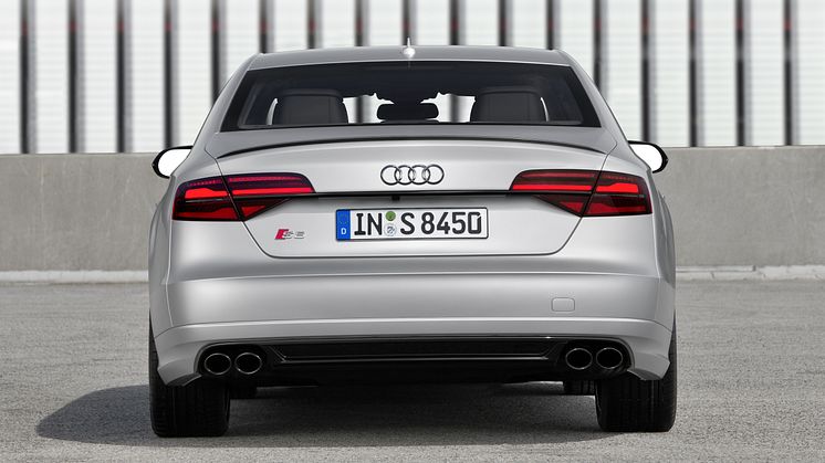 Audi S8 plus i Florett Silver matt static rear