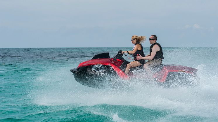 Bilbåten Quadski – som hämtad ur en actionfilm 