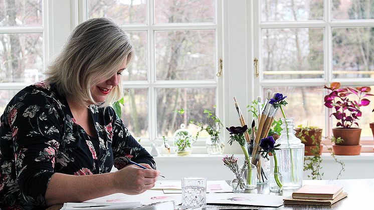Hanna Wendelbo skapar mönster inspirerad av natur och blommor.