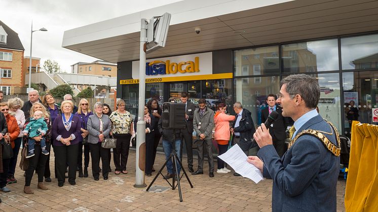 Town Mayor Cllr Simon Rubner speaking
