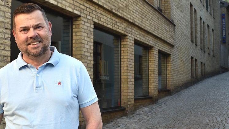 Johan Skalin har bytt från globalt till lokalt.