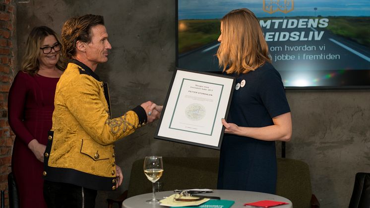 Petter A. Stordalen tar i mot prisen soml Norges mest innovative leder. Fotograf: Corinne Alice N. Skau
