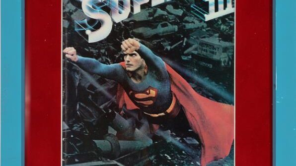 Signeret Superman comic book med den amerikanske skuespiller Christopher Reeves. Vurdering- 6.000-8.000 kr.