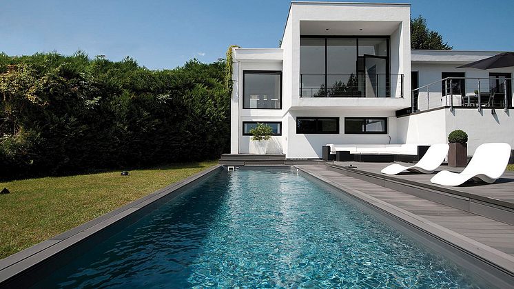 Swimmingpool von Desjoyaux - individueller Poolbau.