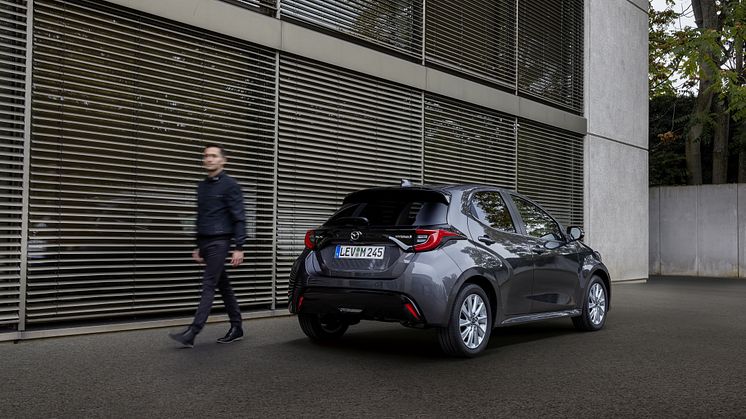 MAZDA2_HYBRID_085