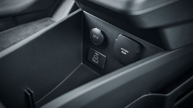 2023_FORD_E-TRANSIT_COURIER_INTERIOR_04