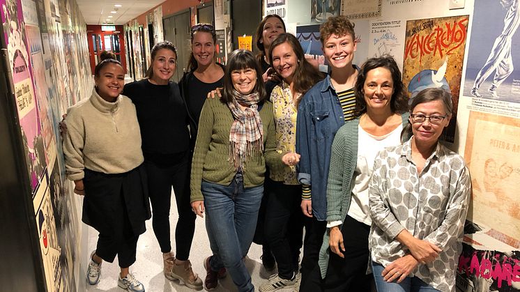 Nina Rajabi, Pernilla Ranagården, Malin Enberg, Anne Svanholm, Ulriqa Fernqvist, Victoria Alarik, Ellen Rengman, Anna Wennerbeck & Cecilia Malmström Olsson. Foto: Dansakademin