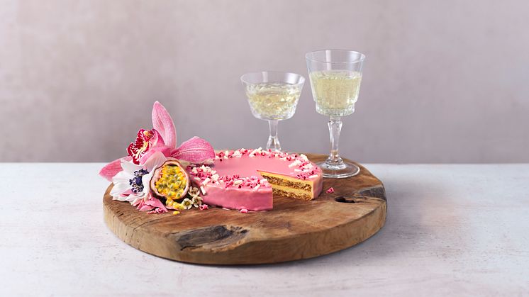 Almondy_RubyPassion_Miljo_Cake