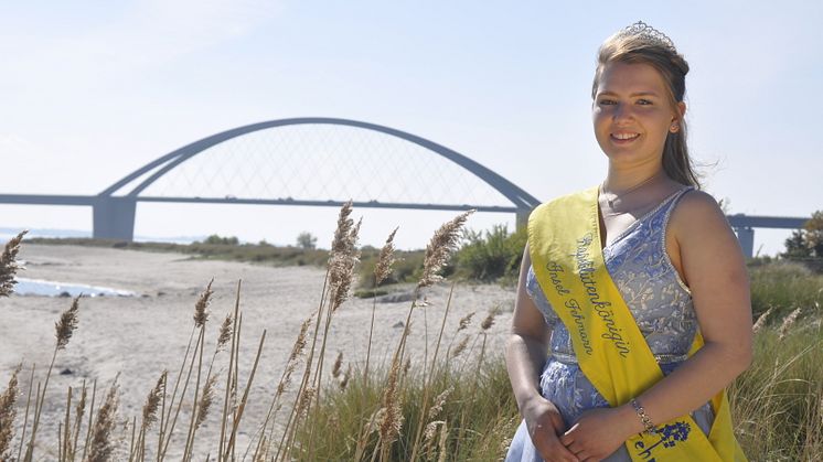Jeltje Schmahl ist nun 3 Jahre ihrem Amt als Rapsblütenkönigin der Insel Fehmarn nachgekommen ©  Reinhard Gamon