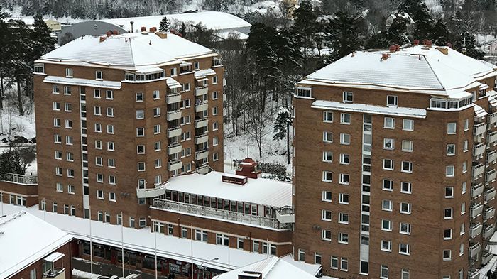 Det är bostäderna i Serenadens servicehus (Skogås), Stuvstagårdens servicehus och Sjödalens servicehus (som syns på bilden) som berörs av förändringen.