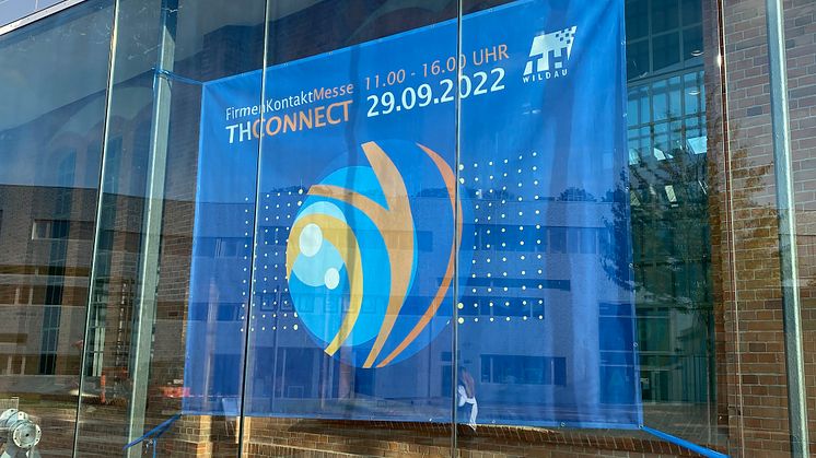 Am 29. September 2022 lädt die TH Wildau Studierende, Absolvent/-innen, Unternehmen und Existenzgründer/-innen zur Firmenkontaktmesse THCONNECT ein – in diesem Jahr wieder in Präsenz. (Bild: TH Wildau)