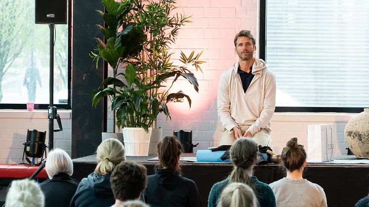 Manifestation på den Internationella Fredsdagen tillsammans med meditationsläraren Pål Dobrin