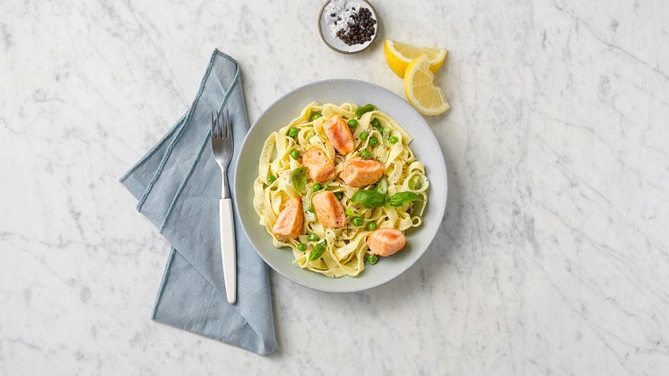 Laksmedkremettagliatelle
