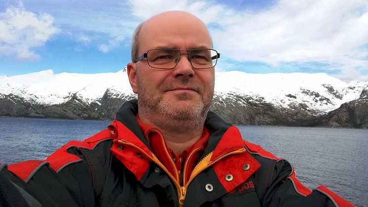 På spørsmål om han kan ta et bilde med selvutløser og sende oss svarer Odd Andreas Sørgård: Kan e kje bære ta ein selfie?