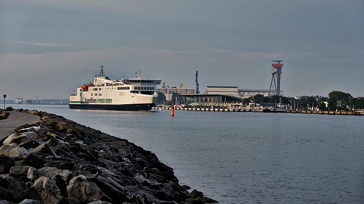 Jungfernfahrt von Scandlines' neuer Hybridfähre "Berlin" am 23. Mai 2016