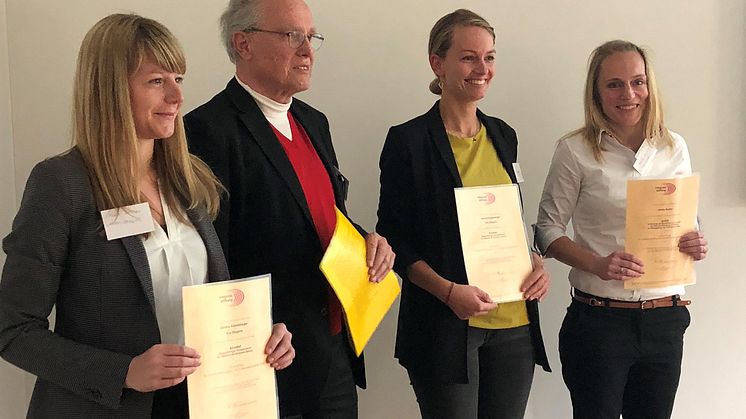 Preis für humane Nutzung der IT in der Pflege an Masterabsolventin Janine Breßler