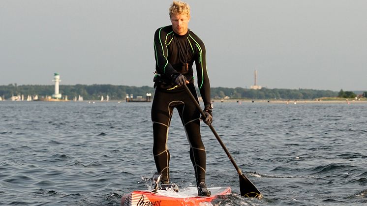 Michael Walther beim Stand Up Paddling auf der Kieler Förde