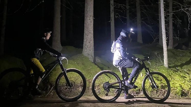 trail och cykelloppet Järvsö Trail med pannlampa