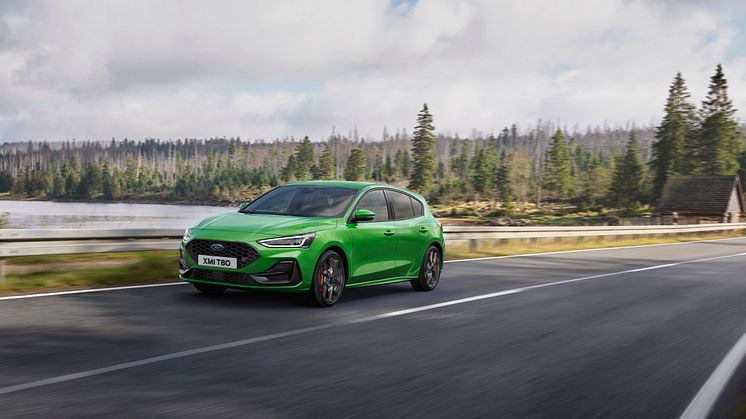 2021_FORD_FOCUS_ST_OUTDOOR_02