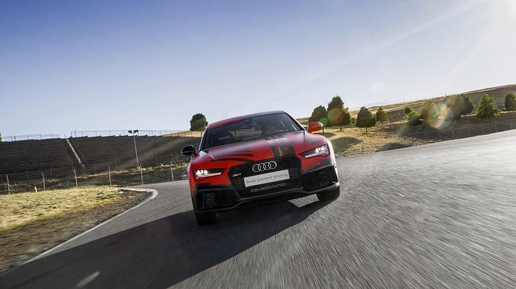 Audi RS 7 piloted driving concept (2015 Robby) front