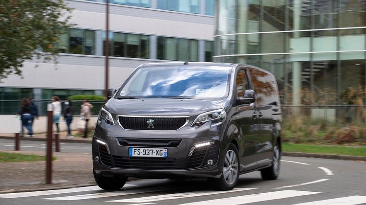 PEUGEOTeEXPERT_1NZ1882