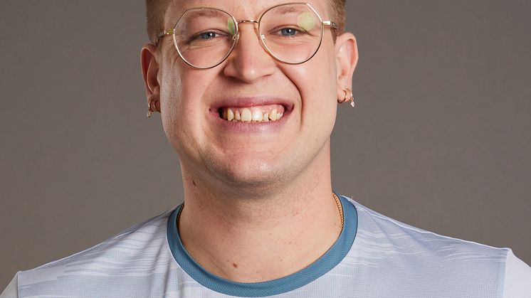 Hen Headshot
