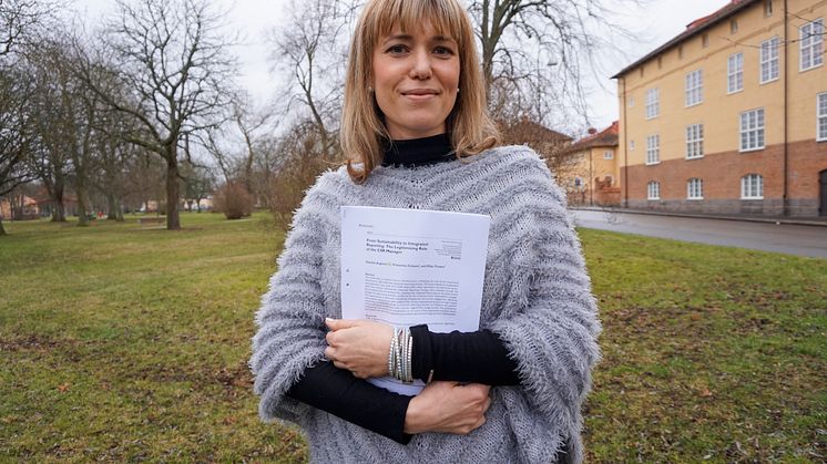 Det kan vara enkelt att presentera fina resultat utåt, men att övergå till ett djupare hållbarhetstänk är en betydligt större utmaning, menar Daniela Argento, biträdande professor i företagsekonomi.