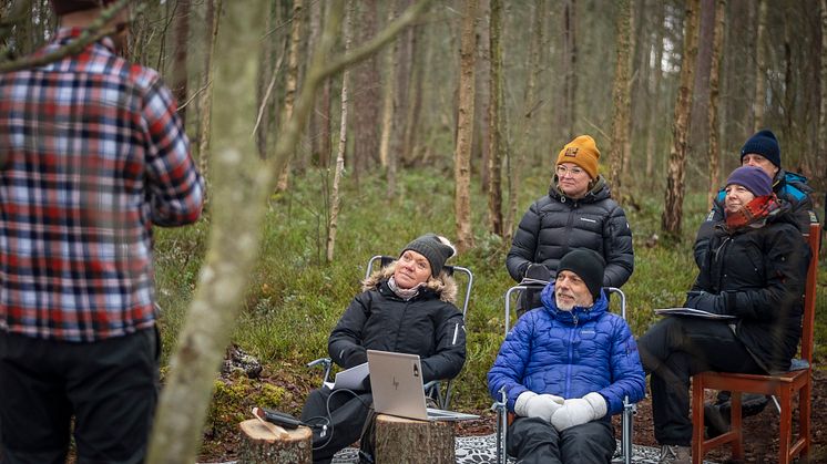 Utomhuskonferens, Möten på dalavis