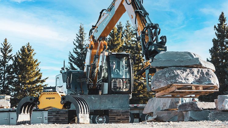 Een van de klanten buiten de Scandinavische regio die de waarde van het draaikantelstuk met EC-Oil inzag, is Shamrock Earthworks Ltd. in Calgary, Canada, dat wordt geleid door Sean Coghlan. 