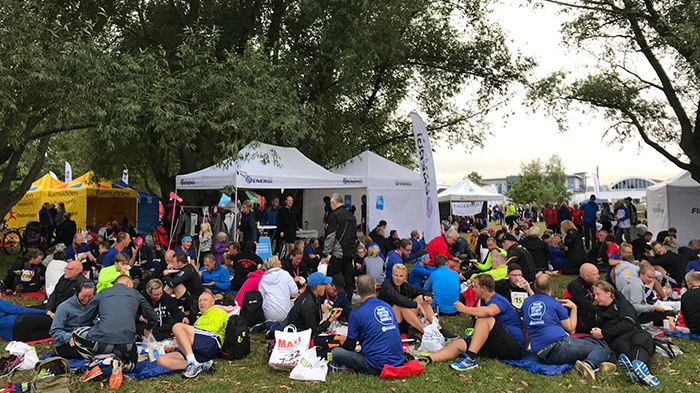 Picknick i gröngräset för de 125 anställda från Jönköping Energi  efter att deltagit i Blodomloppet 2018 i Jönköping. 