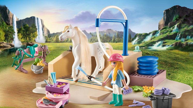 Isabella & Lioness mit Waschplatz (71354) von PLAYMOBIL