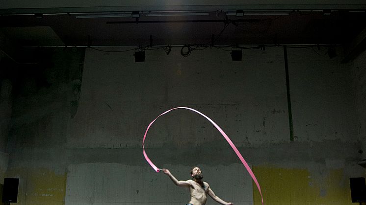 Ribbon Dance – Frédéric Gies