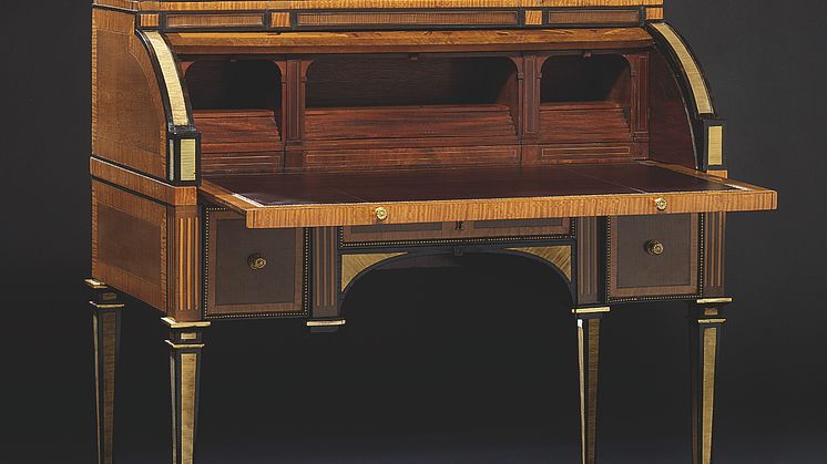 David Roentgen: A German Louis XVI gilt bronze bureau.