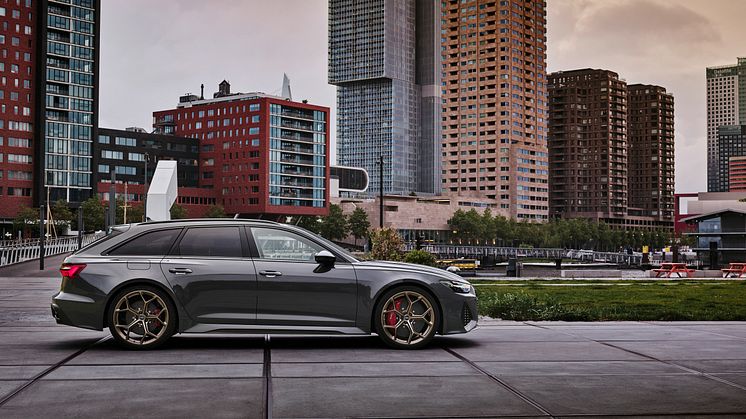 Audi RS 6 Avant performance (Nimbusgrå perleeffekt)