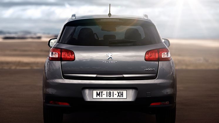 Världspremiär för robusta kompaktsuven Peugeot 4008