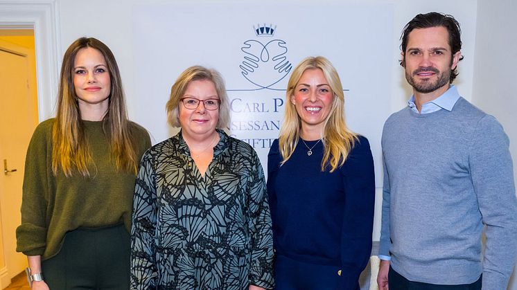 Rektor Rita Svensson har berättat om förskolornas värdegrundsarbete för Prinsparet och Prinsparets stiftelses generalsekreterare. Från vänster: H.K.H Prinsessan Sofia, rektor Rita Svensson, generalsekreterare Kim Waller och H.K.H. Prins Carl Philip. 