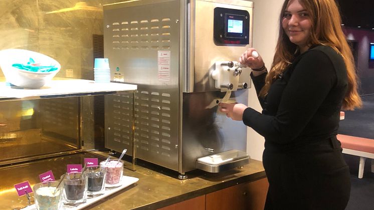 Cassandra på Quality Hotel Globe, där hon gör den praktiska delen av hotellutbildningen.