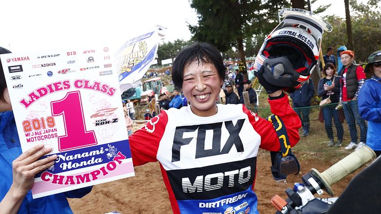 全日本モトクロス選手権 レディース　本田七海選手が年間4勝をマークして、自身初のチャンピオンを獲得