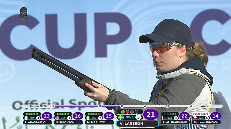 Victoria Larsson tog sig till final där hon slutade på femte plats i säsongens första världscuptävling i Kairo. 