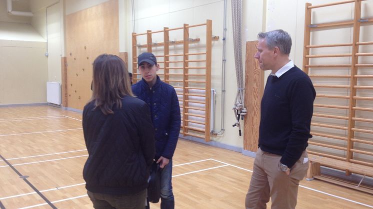 Johan Borg i samtal med högstadieeleverna på Rörsjöskolan Zenith, Malmö