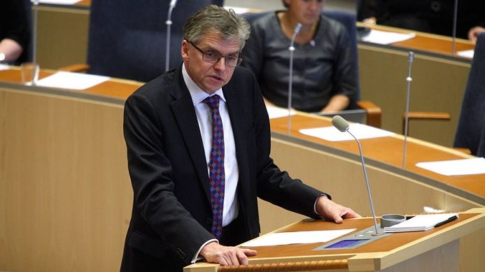En utsträckt hand- räcker det för regeringen?