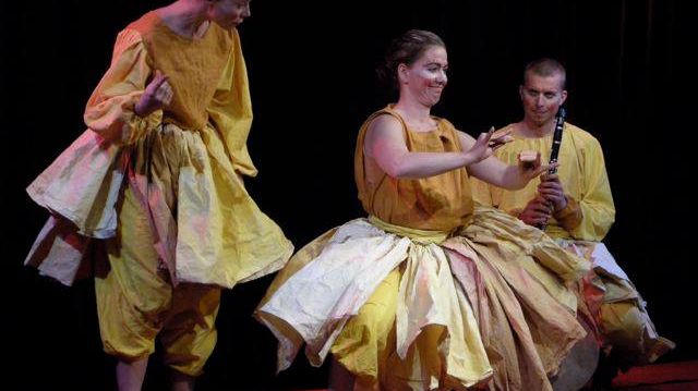 Ny teaterlokal invigs med barnteaterkavalkad 