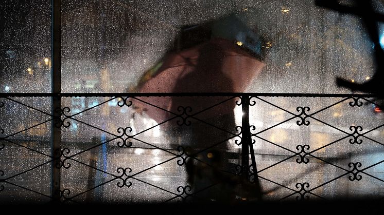 Nederbörden gav mer vatten än normalt för de nordiska vattenkraftverken, samtidigt som vi hade en relativt blåsigt över Norden och Nordeuropa. Därmed blev det naturen som bidrog till att dra ner priset på kraftbörsen under den gångna månaden.