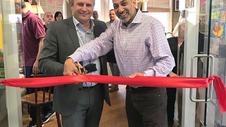 St Neots coffee shop - ribbon cutting
