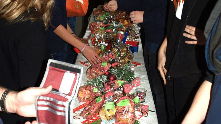 Backen für Bärenherz: Schüler des Freien Gymnasiums Borsdorf spenden für das Kinderhospiz