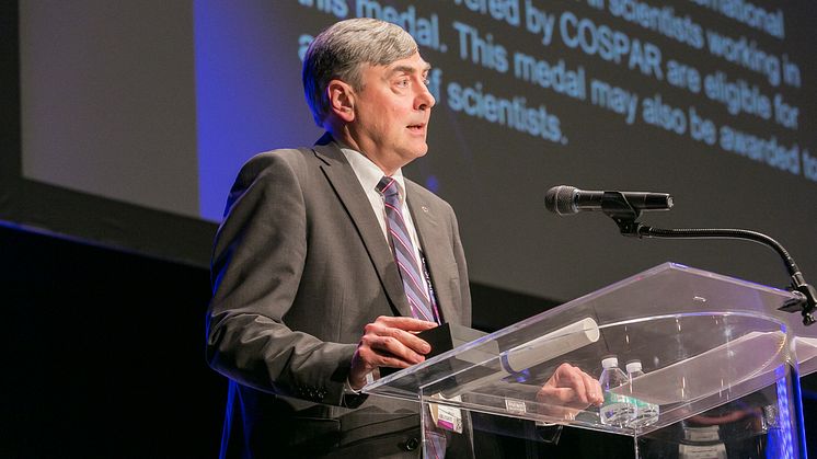 Stas Barabash har mottagit COSPAR International Cooperation Medal för 2018 vid en ceremoni i Pasadena, Kalifornien, USA. Bild: COSPAR
